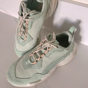 Women Puma sneakers